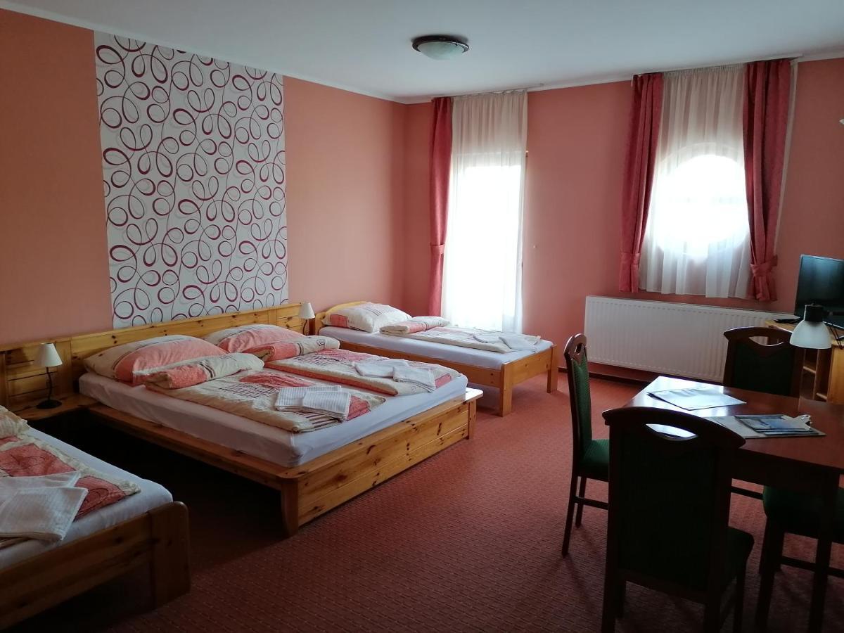 Bed and Breakfast Medgyaszay Panzio Надьканіжа Екстер'єр фото